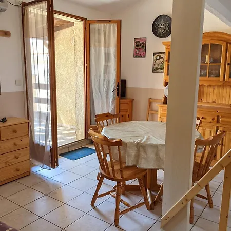 Maison T2 Avec Mezzanine, Cour Et Parking - 5 Pers - Proche Et Commerces - Bon Prix - Fr-1-797-49 Port-la-Nouvelle