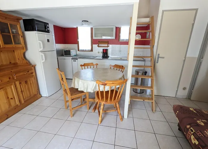 Maison T2 Avec Mezzanine, Cour Et Parking - 5 Pers - Proche Et Commerces - Bon Prix - Fr-1-797-49 Port-la-Nouvelle
