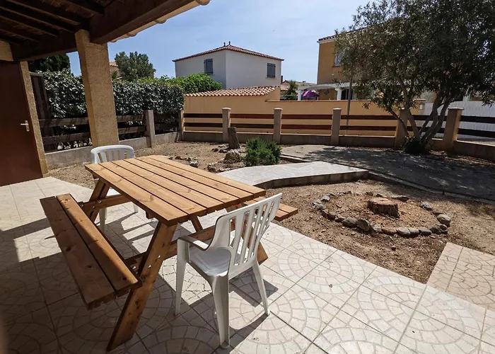 Villa Maison T2 Avec Mezzanine, Cour Et Parking - 5 Pers - Proche Et Commerces - Bon Prix - Fr-1-797-49 Port-la-Nouvelle