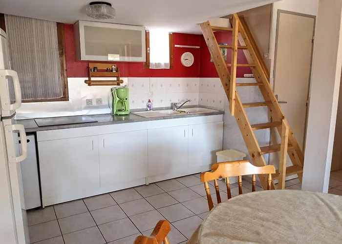 Villa Maison T2 Avec Mezzanine, Cour Et Parking - 5 Pers - Proche Et Commerces - Bon Prix - Fr-1-797-49 Port-la-Nouvelle