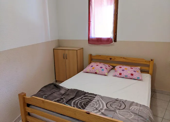 Villa Maison T2 Avec Mezzanine, Cour Et Parking - 5 Pers - Proche Et Commerces - Bon Prix - Fr-1-797-49 *